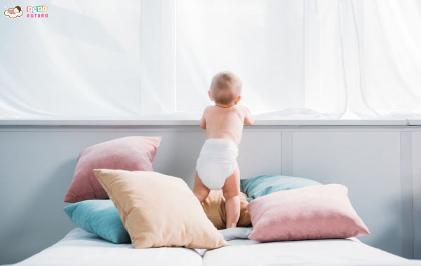 Nên thay tả thường xuyên cho bé
