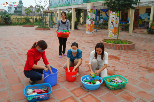 Vệ sinh đồ chơi phòng bệnh tay chân miệng