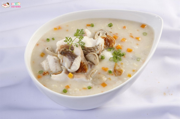 Cho trẻ ăn thức ăn loãng