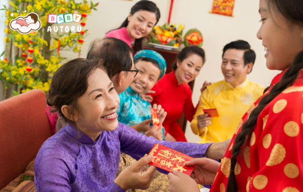 Dạy con tiêu và tiết kiệm tiền lì xì đúng cách